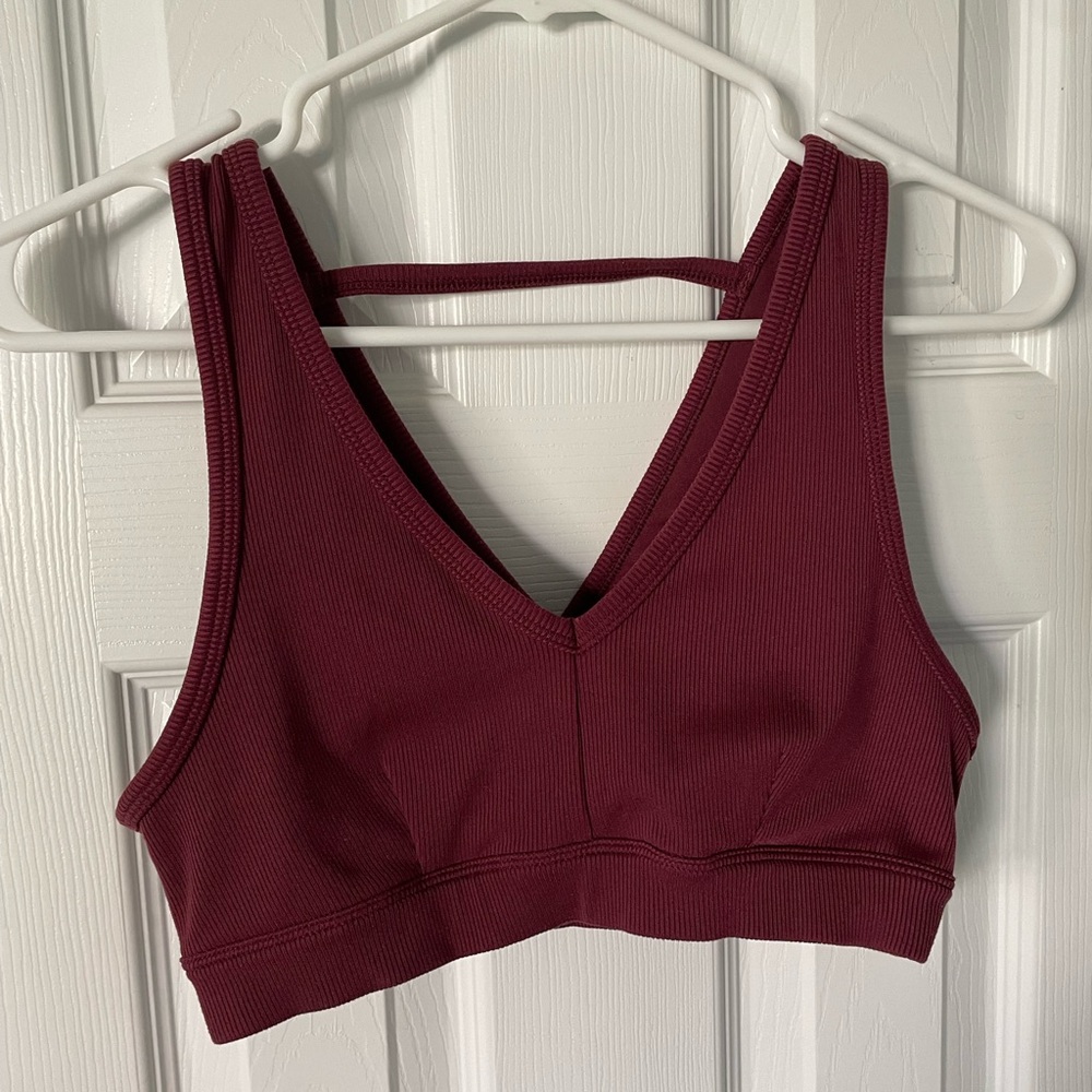 Alo Yoga Ribbed Sports Bra / Maroon